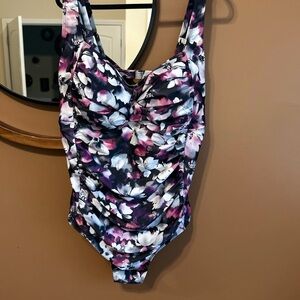 younique Plus Size One Piece Front Ruching 20w purple floral